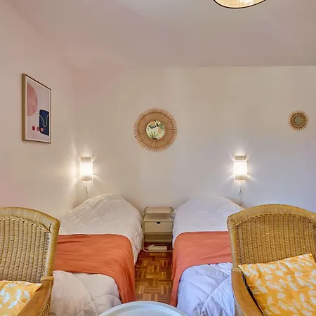 Renove Avec Balcon, Parking Et Animaux Acceptes - Fr-1-841-18 *