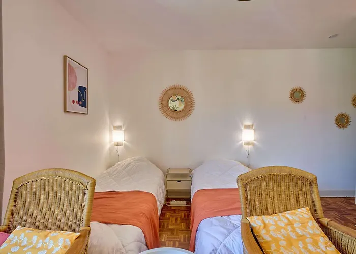 Renove Avec Balcon, Parking Et Animaux Acceptes - Fr-1-841-18 *